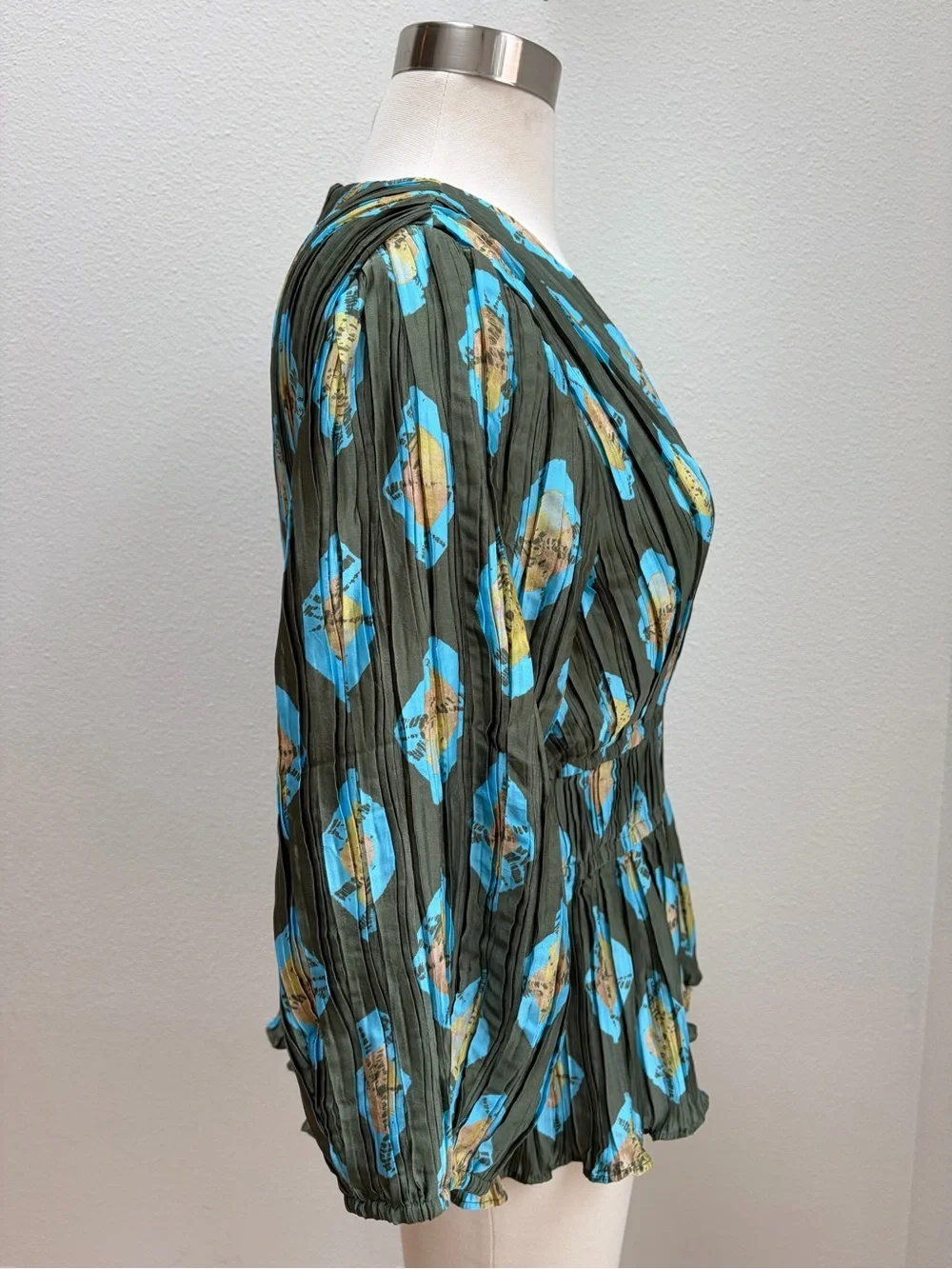Tuckernuck Peplum Maisy Blouse Pintuck Geometric Shirt Blue Green Size Medium
